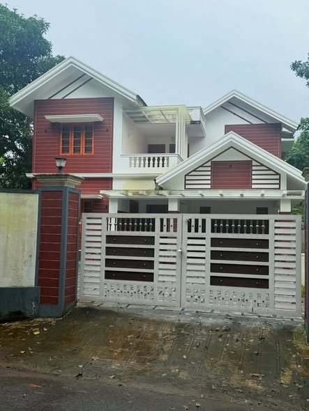 2,300 sq. ft. house on 10 cents of land near Kolenchery for sale