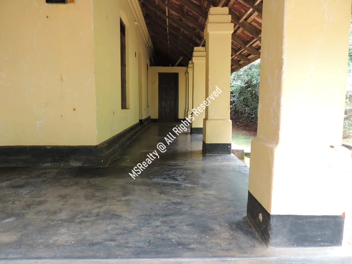 Traditional Kerala-style House and land  for Sale at Ottapalam,  Palakkad image 3