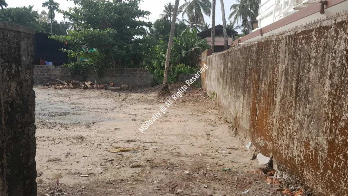 Prime residential land in the most desirable area of Kaloor, Kochi. image 3
