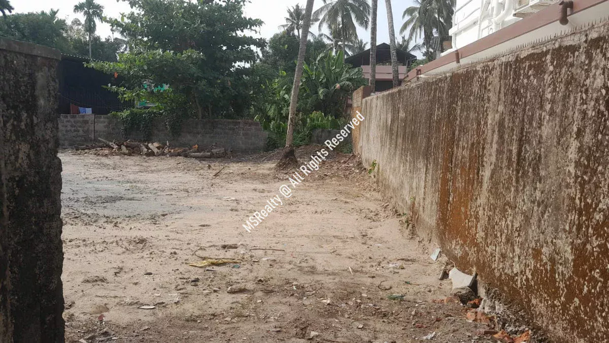 Prime residential land in the most desirable area of Kaloor, Kochi. image 3