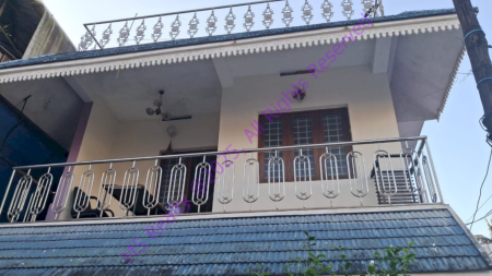 Plot with an old house for Sale  at Vyttila , Area 5.5 Cents, near welcare hospital